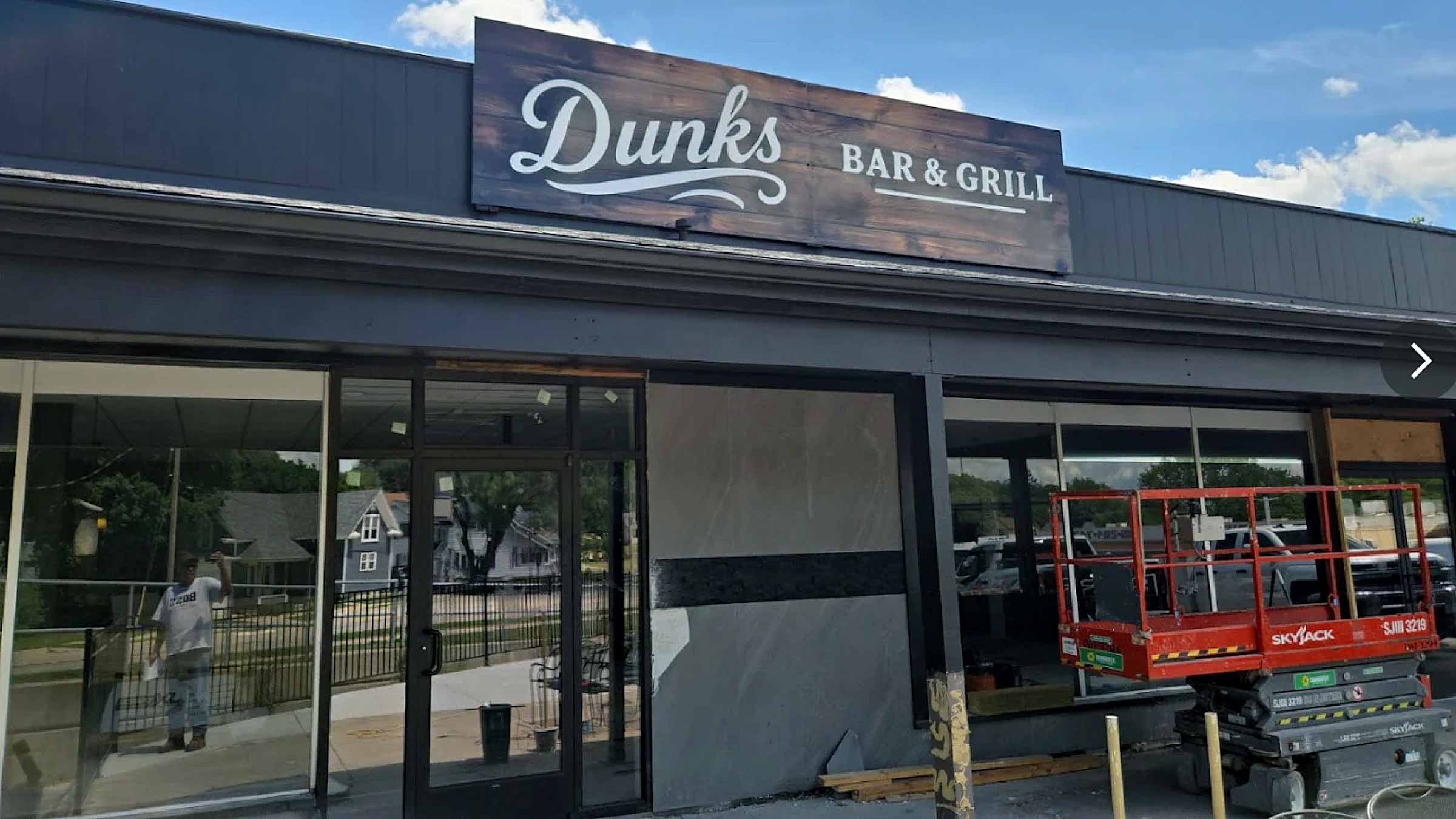 Dunk's Bar & Grill